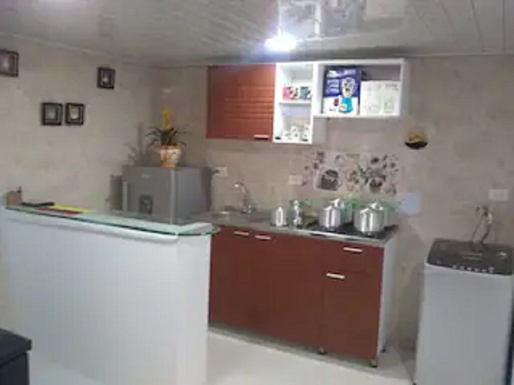 Beautiful apartment 20 min from airport 102