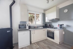 Fridge, microwave, oven, dishwasher - 604 - ERQUY, quiet and peaceful detached house (ERQUY)