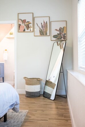 3 habitaciones, tabla de planchar con plancha, cuna de viaje y wifi 