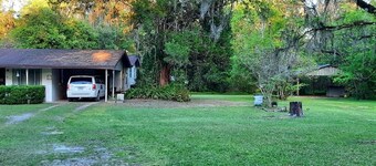 Quiet Bed & Bath close to Manatee State Park and many other FL entertainments.