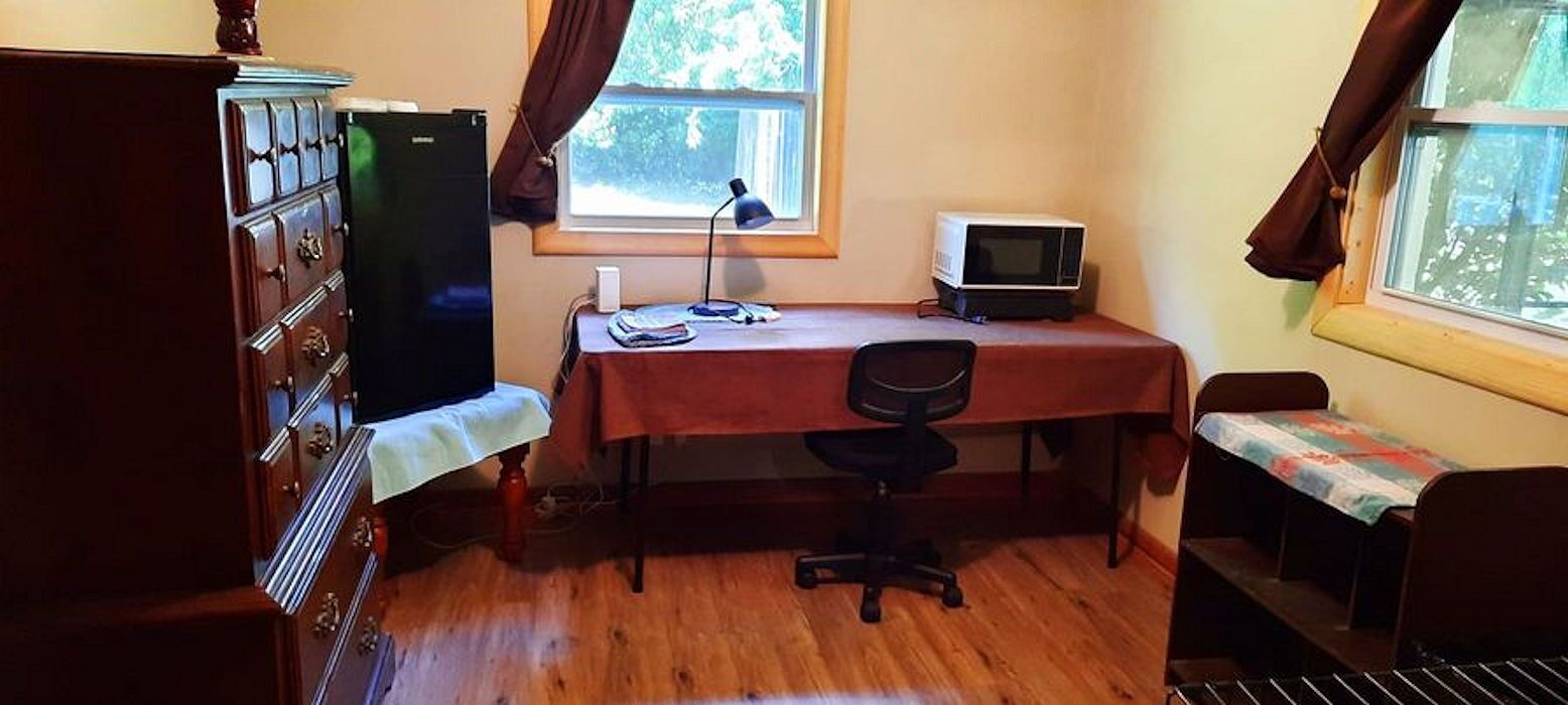 Sandie's Country Hideaway is close to many FL entertainments.