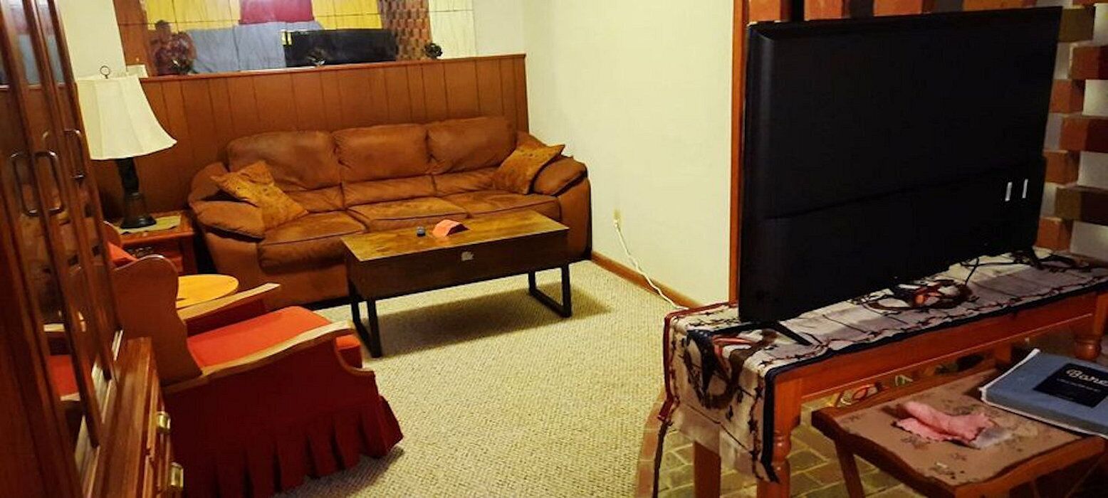 Sandie's Country Hideaway is close to many FL entertainments.