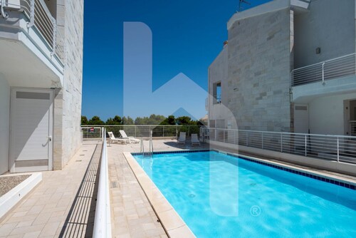 The recently-built Résidence Cerrano Park comprises two buildings with 12 three-room apartments, and offers guests the unique opportunity to enjoy breakfast or lunch with a breathtaking view of the surrounding countryside.