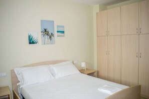 2 bedrooms, travel crib, WiFi, bed sheets