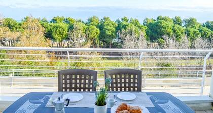 The recently-built Résidence Cerrano Park comprises two buildings with 12 three-room apartments, and offers guests the unique opportunity to enjoy breakfast or lunch with a breathtaking view of the surrounding countryside.