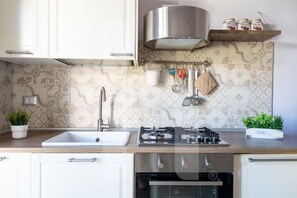 Fridge, oven, stovetop, dishwasher - D'Annunzio Residence - Doride - Apartment a stone's throw from the sea (Pineto)