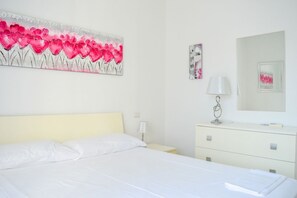 2 bedrooms, WiFi, bed sheets