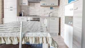 A modern kitchen with a built-in stove, sink, and cabinets. - Mykonos B7 - Apollo - 2-room apartment with terrace and sea view (Pineto)