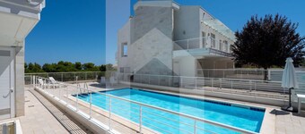 The recently-built Résidence Cerrano Park consists of two buildings with 12 three-room apartments, and offers guests the unique opportunity to have breakfast while enjoying a breathtaking view of the m