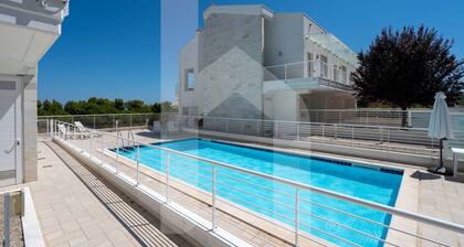 De construction récente, la Résidence Cerrano Park est composée de deux bùtiments, avec 12 appartements de trois piÚces, et offre à ses hÎtes la possibilité unique de prendre le petit déjeuner tout en profitant d'une vue imprenable sur la zone m