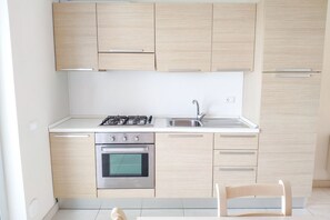 Refrigerador, horno, parrilla de estufa y tostadora 