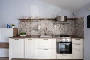 Kühlschrank, Ofen, Herdplatte, Geschirrspüler