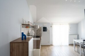 Kühlschrank, Ofen, Herdplatte, Geschirrspüler