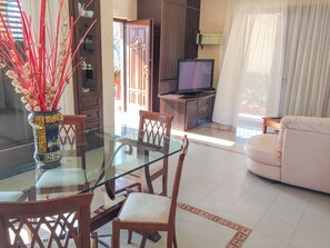 Dining - Independent villa on three levels (Pineto)