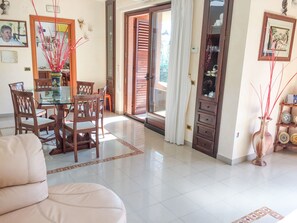 TV, fireplace - Independent villa on three levels (Pineto)