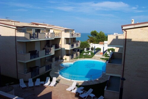 G.Bay C13 - First floor apartment with balcony overlooking the sea and swimming
