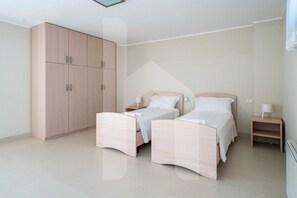 2 bedrooms, WiFi, bed sheets