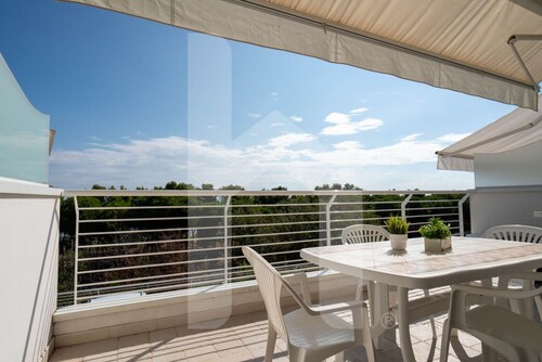 The recently-built Résidence Cerrano Park consists of two buildings with 12 three-room apartments, and offers guests the unique opportunity to have breakfast while enjoying a breathtaking view of the m