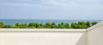 The recently-built Résidence Cerrano Park consists of two buildings with 12 three-room apartments, and offers guests the unique opportunity to have breakfast while enjoying a breathtaking view of the m