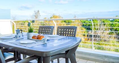 De construction récente, la Résidence Cerrano Park est composée de deux bùtiments, avec 12 appartements de trois piÚces, et offre à ses hÎtes la possibilité unique de prendre le petit déjeuner tout en profitant d'une vue imprenable sur la zone m