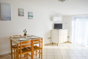 Dining - G.Bay C21 - Second floor apartment with balcony overlooking the sea and the pool (Foggetta)