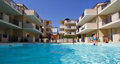 G.Bay C23 - Second floor apartment with balcony overlooking the sea and the pool