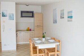 Dining - G.Bay C25 - Second floor apartment with balcony and hill view (Foggetta)
