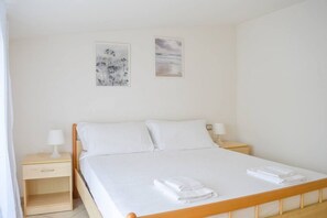 2 bedrooms, WiFi, bed sheets