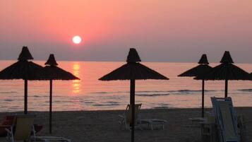 Una spiaggia nelle vicinanze