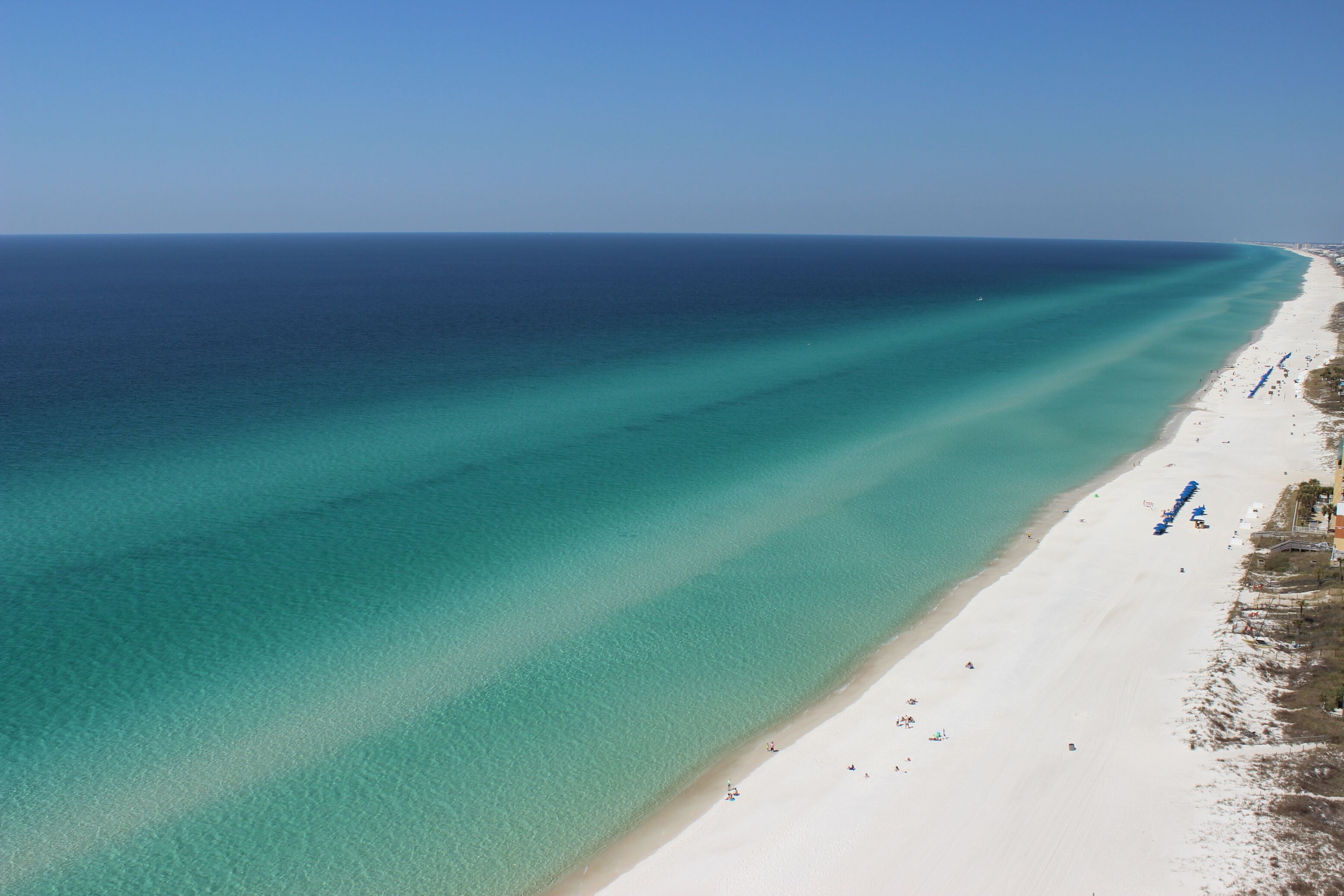 Beach nearby, sun loungers, beach towels