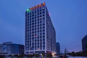 Exterior - Vienna Hotel (Taizhou Luqiao Passenger Center) (Taizhou)