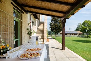 Outdoor dining - Villa Dolcesole by MMega (Papiano)
