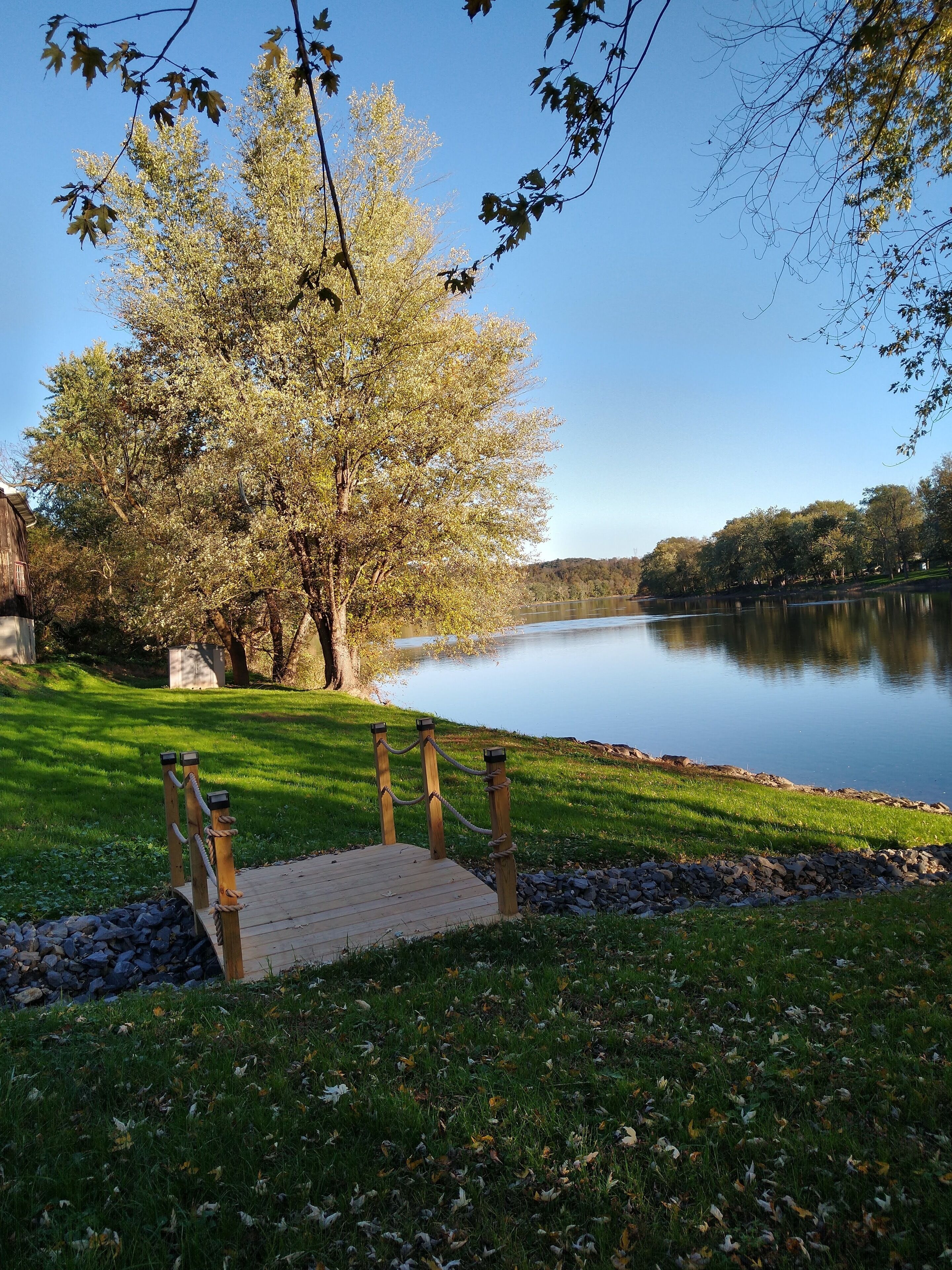 Riverfront Getaway *New screened-in porch and deck!*