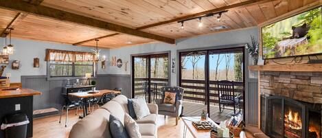 Smart-TV, Kamin, DVD-Player