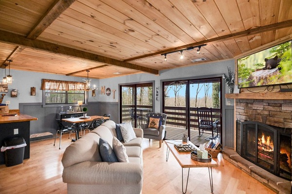 Smart TV, fireplace, DVD player