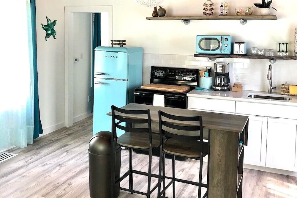 Cozy & stylish cottage w/pool, St. Augustine