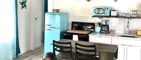 Coffee/tea maker, fridge, microwave, oven