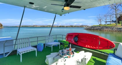 Completely Redone Lux Houseboat Private Moored