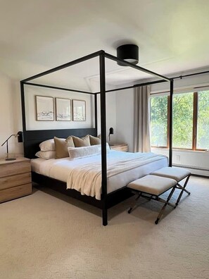 4 bedrooms, desk, iron/ironing board, travel cot