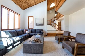TV, fireplace, books, offices