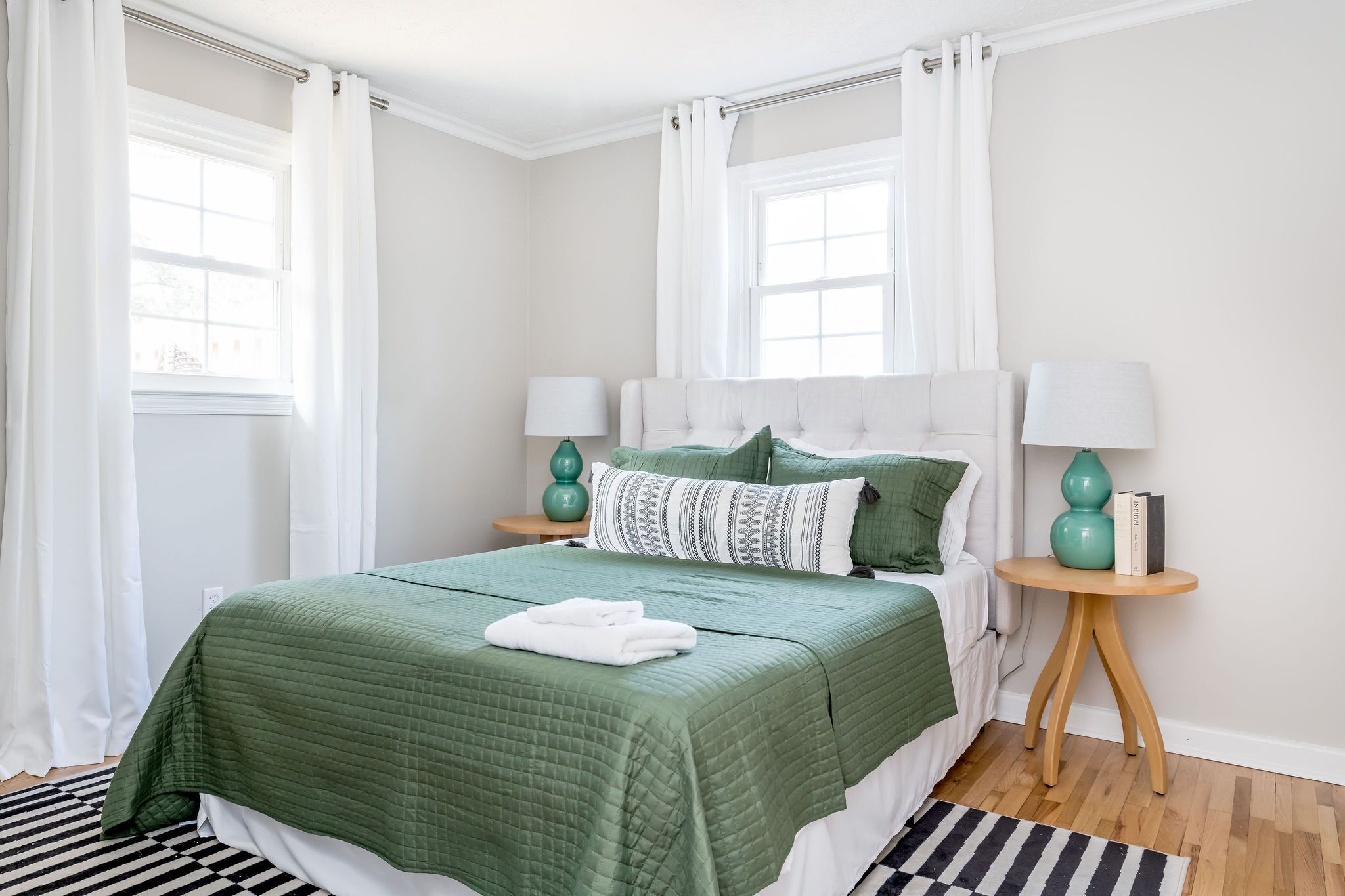 SoPi Cottage - Walk to Town - King Bed