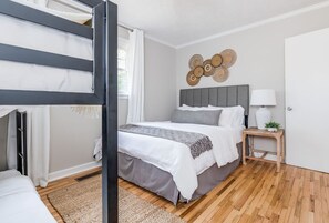 2 bedrooms, desk, iron/ironing board, WiFi