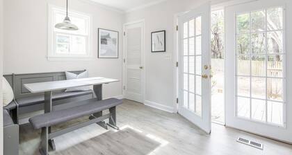 SoPi Cottage - Walk to Town - King Bed