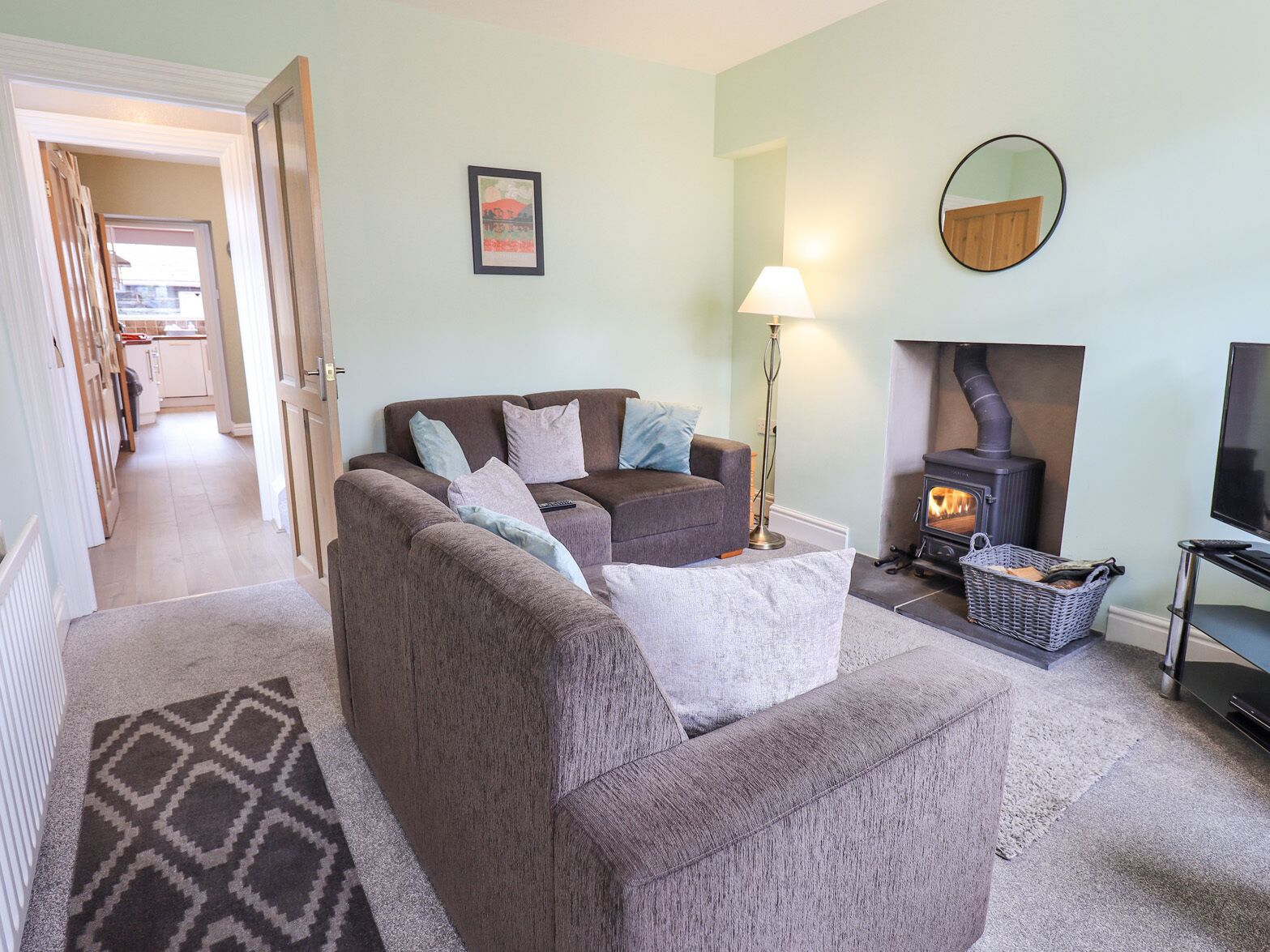 WOOLLY END COTTAGE, family friendly, with open fire in Ambleside
