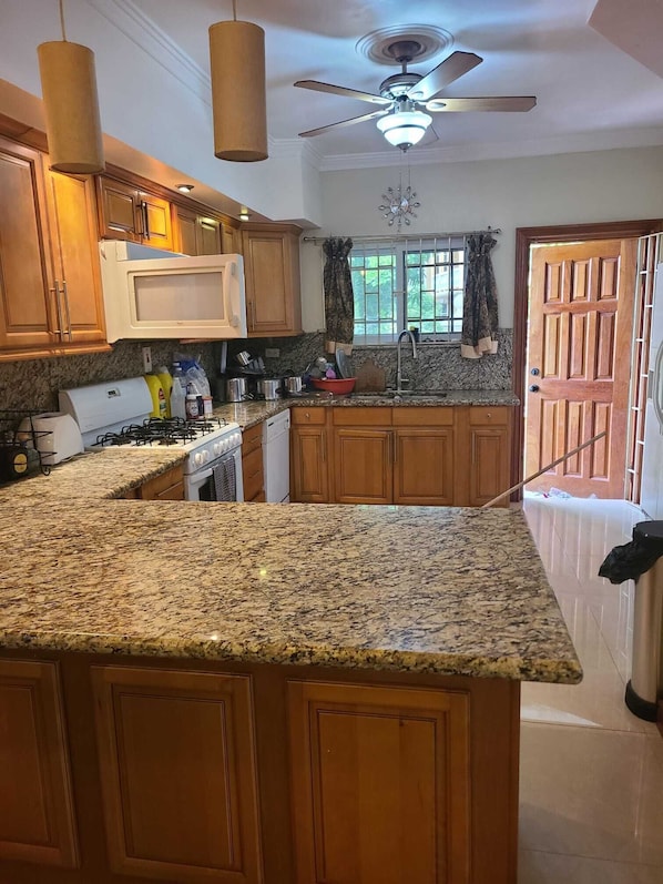 Dining tables - Lot 4 Negril Heights (Negril)