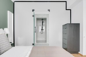 1 bedroom, iron/ironing board, WiFi, bed sheets - Ideal Wieden 1BR w/ Elevator near Karlsplatz & U1, U4, by Blueground (Vienna)