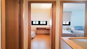 3 bedrooms, iron/ironing board, free Internet