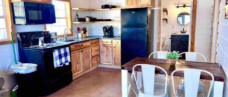 Frigorífic, microones, forn i placa de cuina