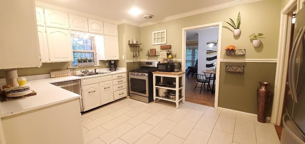 This house is a 2 bedroom(s), 1 bathrooms, located in Dallas, TX.