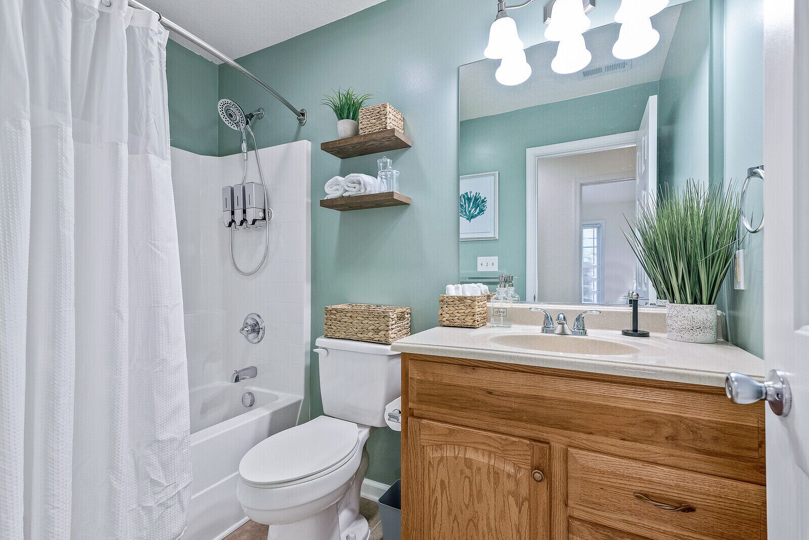 "Peaceful Americana" cozy retreat near beach